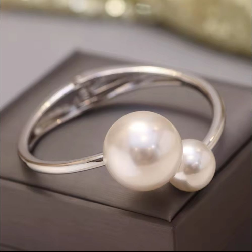 Brand New Top Fashion Silver Tone Pearls Bangle Bracelet